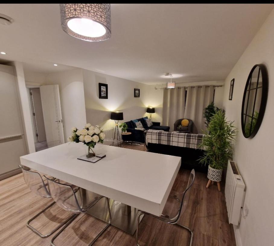 Modern Apartment, Sleeps 6, Belfast City Centre Екстер'єр фото
